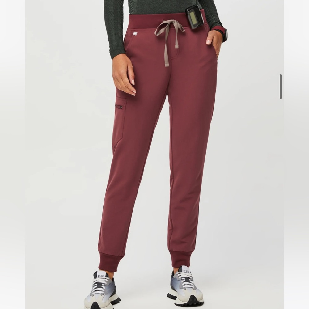 Dark Cherry Figs scrub joggers XXS.R - Picture 2 of 2